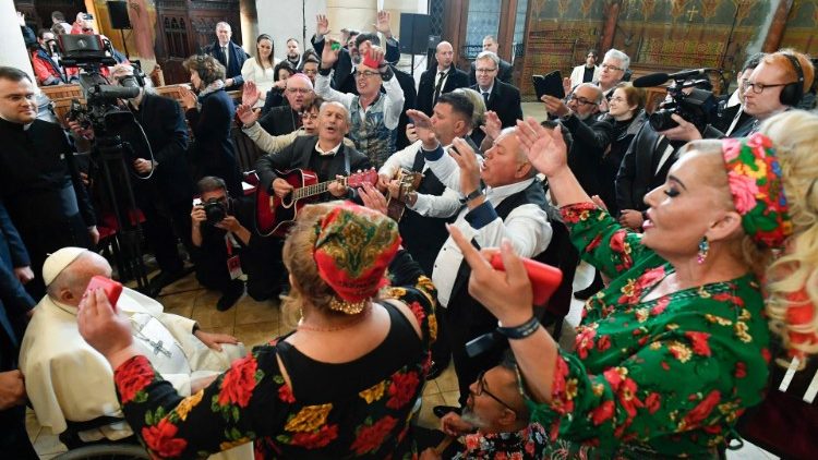 Tông du Hungary: Đức Thánh Cha gặp người nghèo và người tị nạn tại Nhà thờ thánh Elisabeth