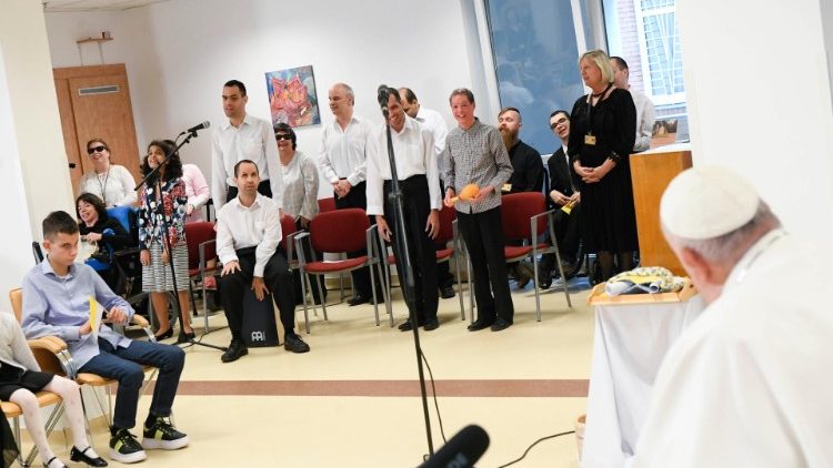 Tông du Hungary: Đức Thánh Cha thăm viện “Chân phước László Batthy