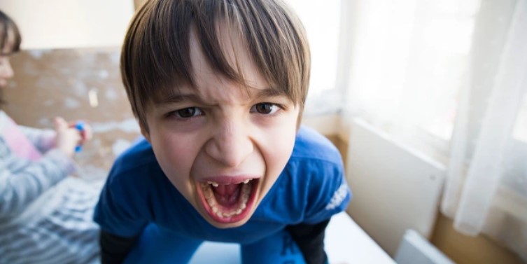 Để đáp lại câu “con ghét mẹ!” của trẻ