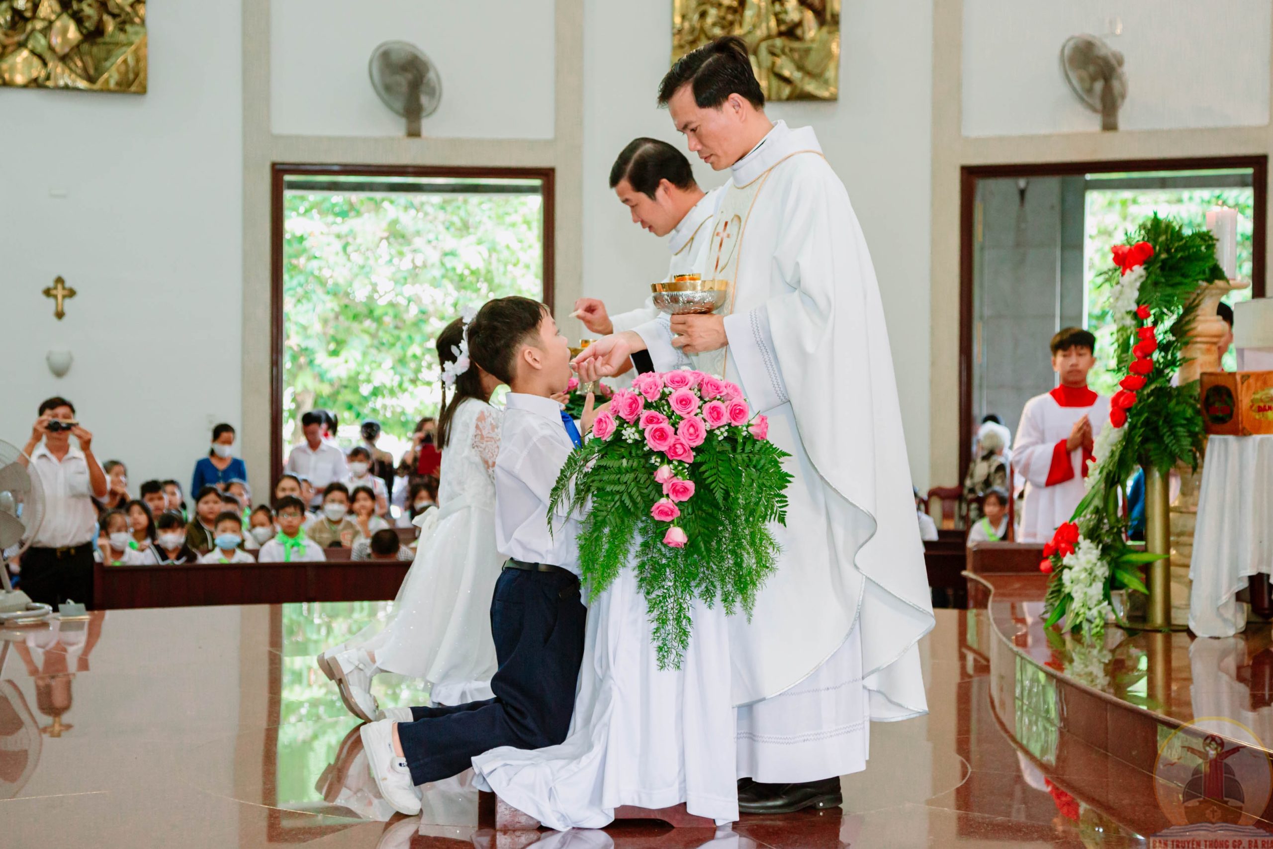 Gx. Chánh Tòa: 130 thiếu nhi rước Chúa lần đầu- 11.6.2023