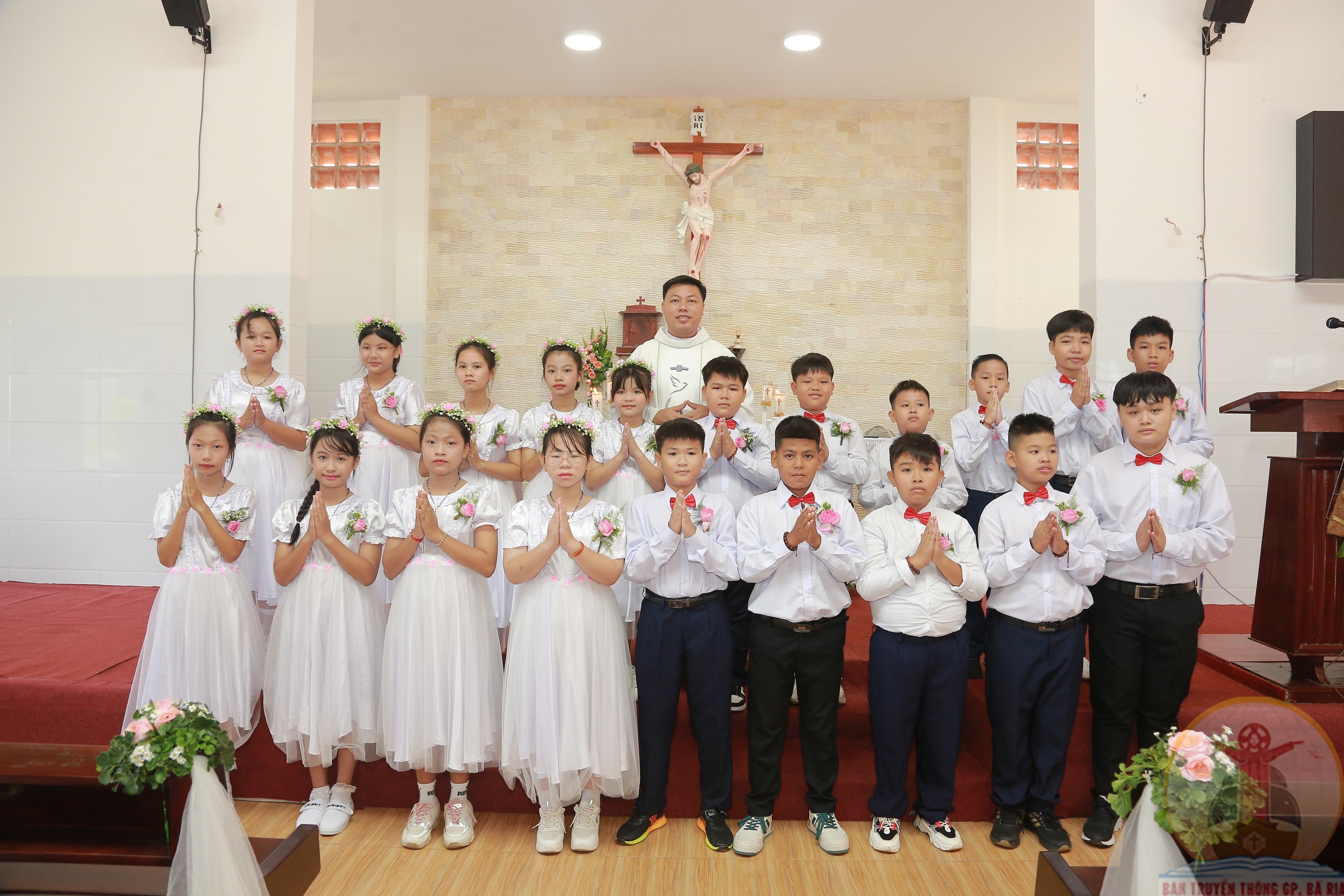 Gx. Long Tân: 20 em thiếu nhi lần đầu rước Chúa- Ngày 11.6.2023