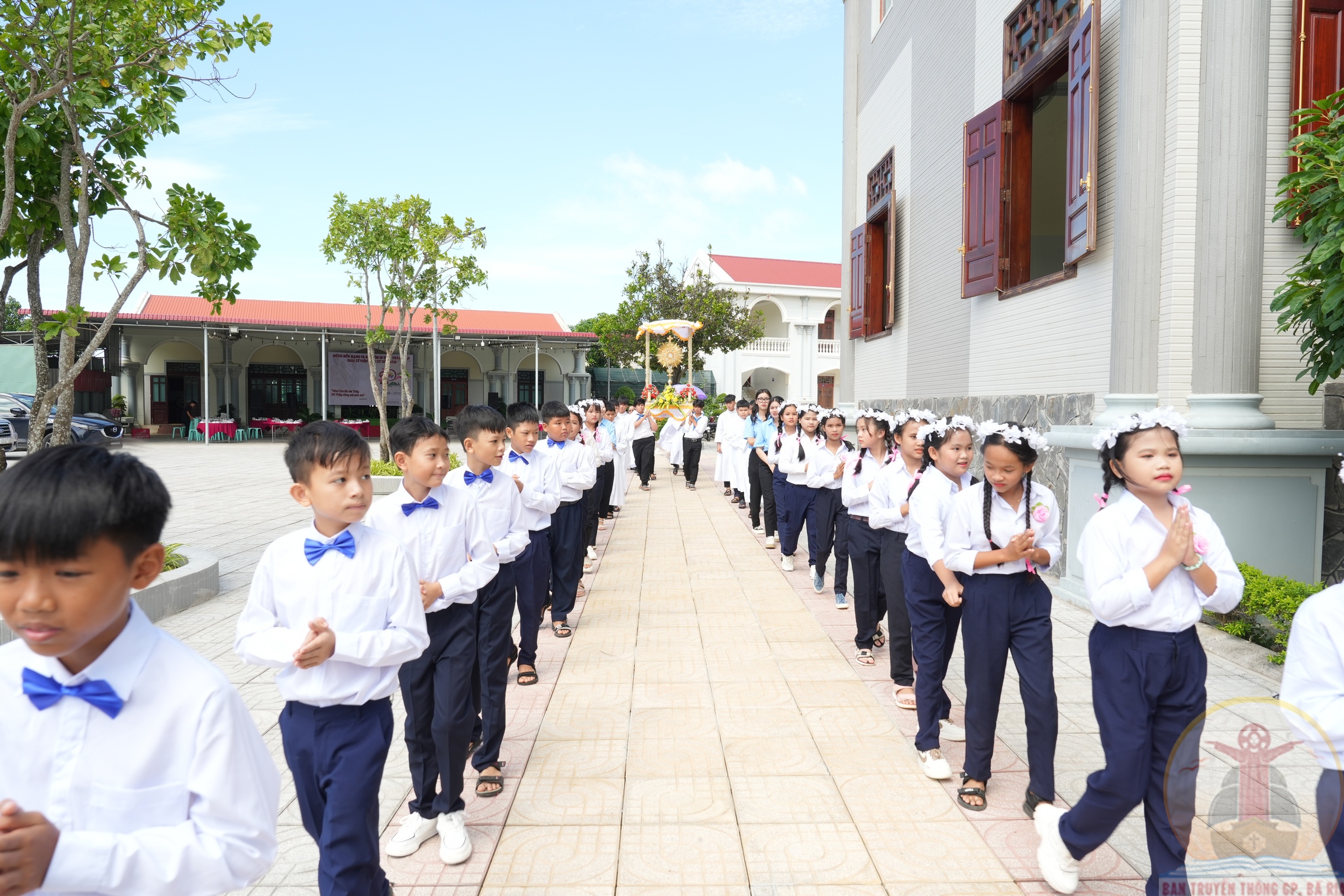Gx. Hồ Tràm: 20 thiếu nhi Rước lễ lần đầu và kỷ niệm 20 năm thành lập Giáo Lý Viên