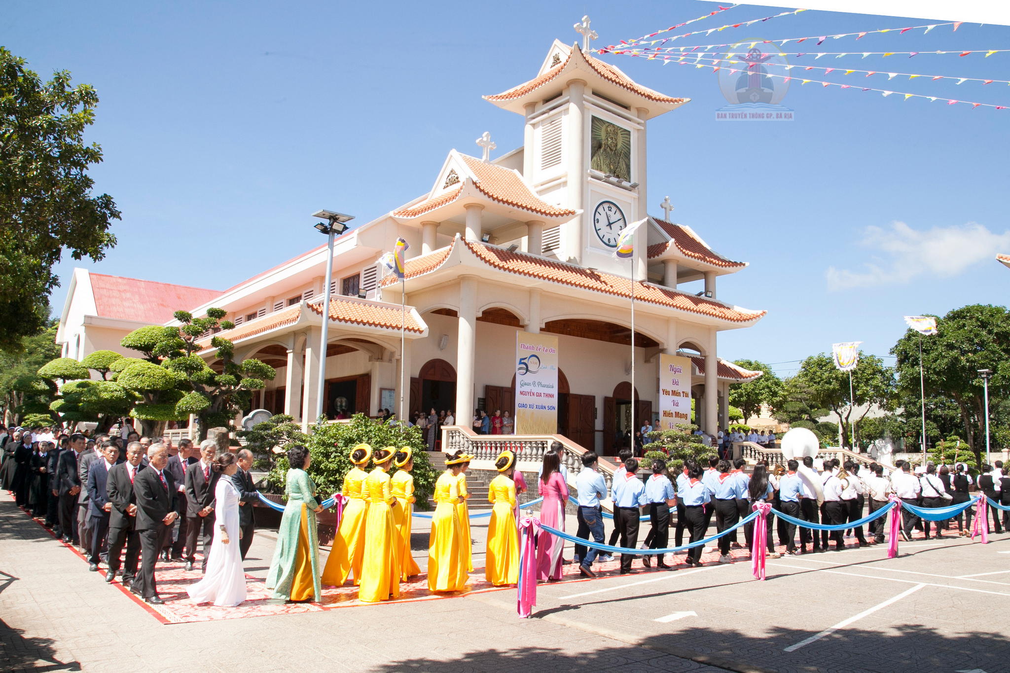 Gx. Xuân Sơn: Thánh lễ tạ ơn Hồng ân Kim Khánh Linh mục của Cha Gioan B. Phanxicô Nguyễn Gia Thịnh, OFM.