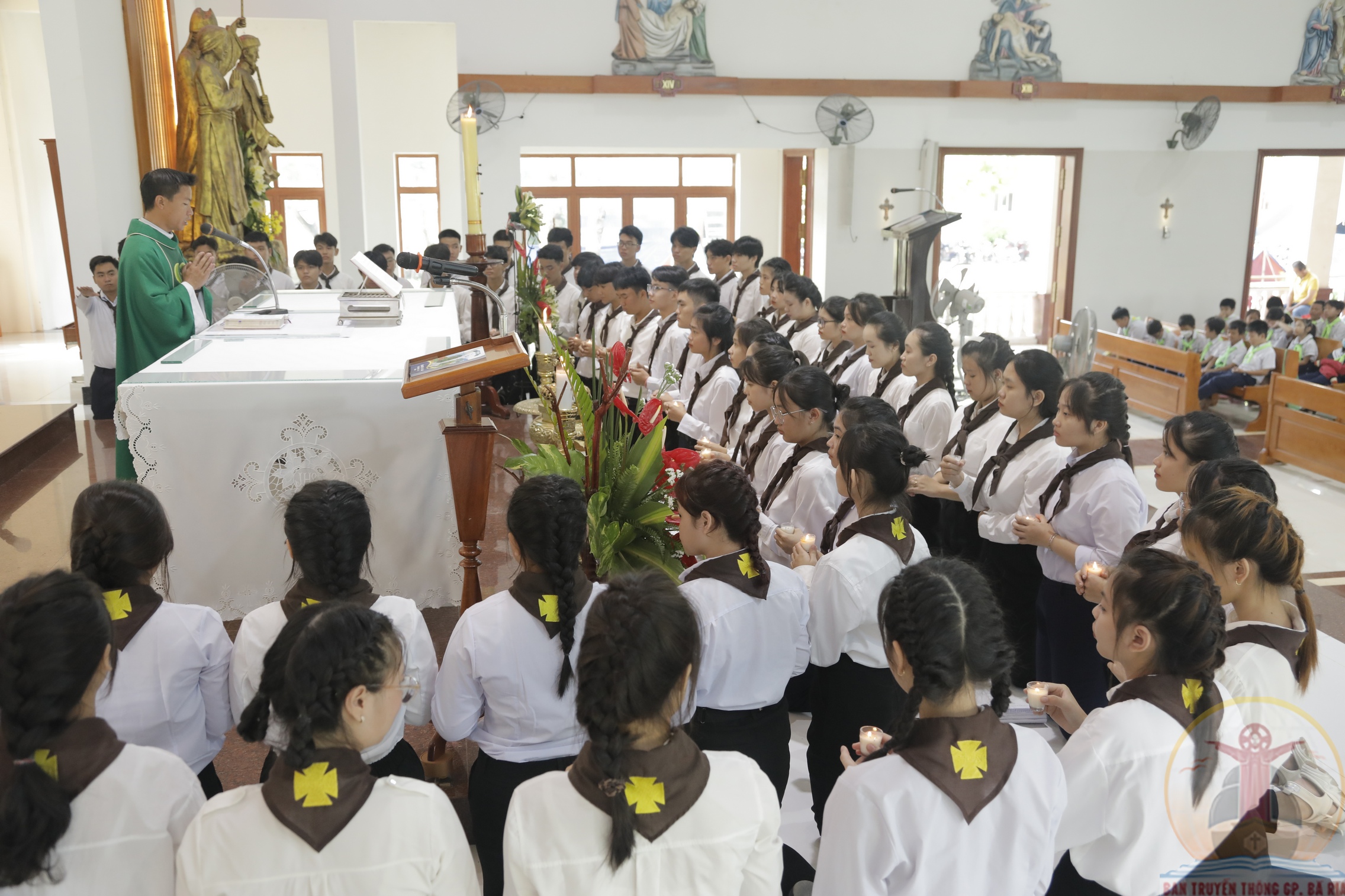 Gx. Láng Cát: Thánh Lễ tuyên hứa Bao Đồng và Tổng kết năm học giáo lý 2022– 2023