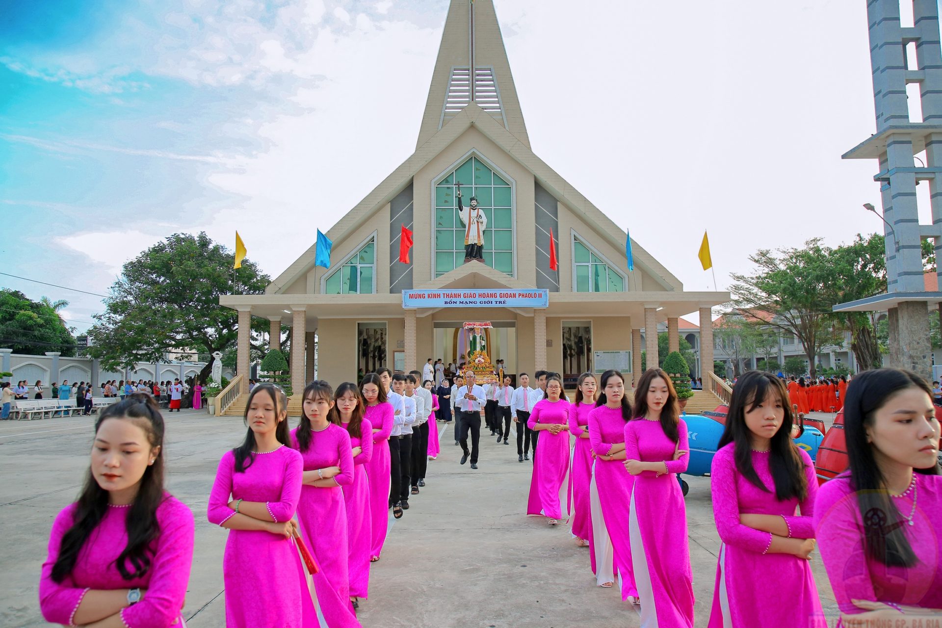 Gx. Phước Bình: Mừng lễ Thánh Giáo hoàng Gioan Phaolô II – Bổn mạng Giới trẻ