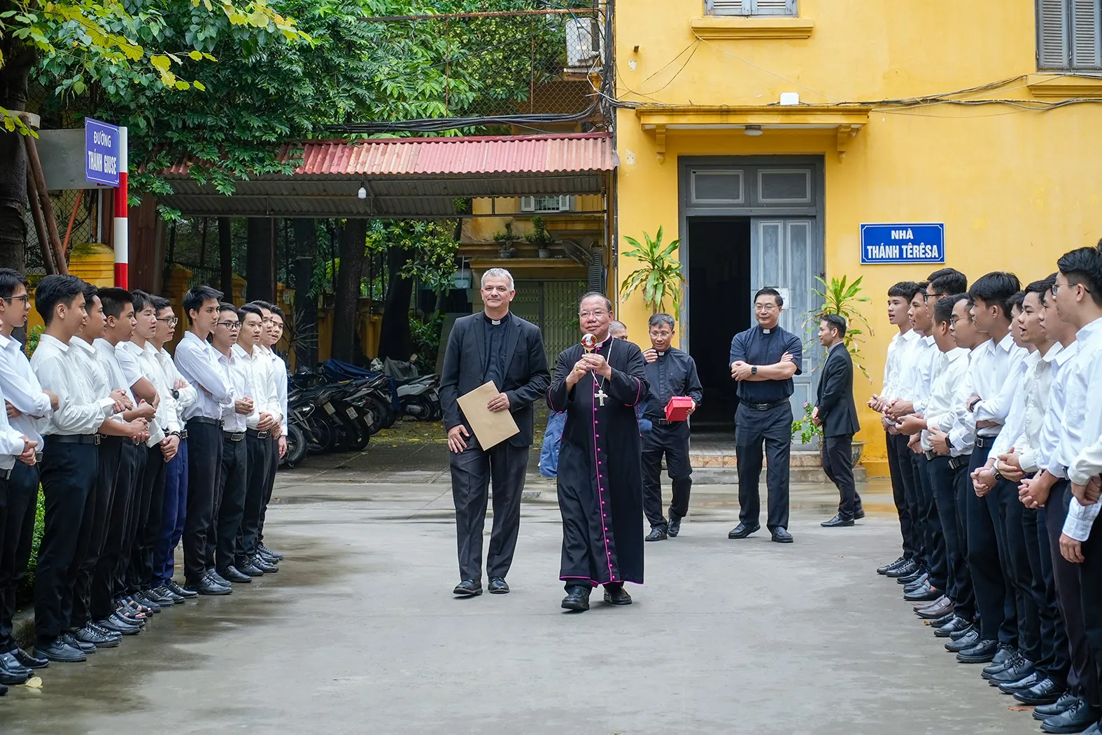 Đón một phần hài cốt Đức Cha Francois Pallu về với Tổng Giáo Phận Hà Nội
