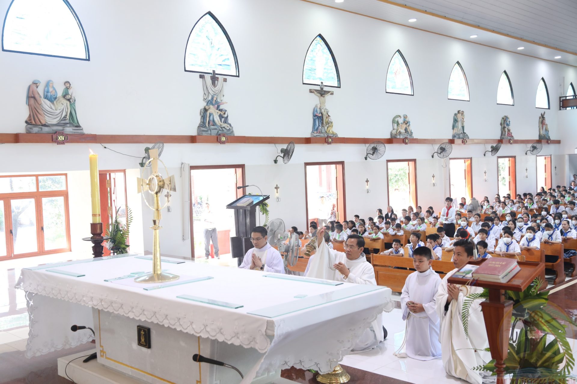 Gx. Láng Cát: Chầu Thánh Thể thay Giáo phận- 05.11.2023