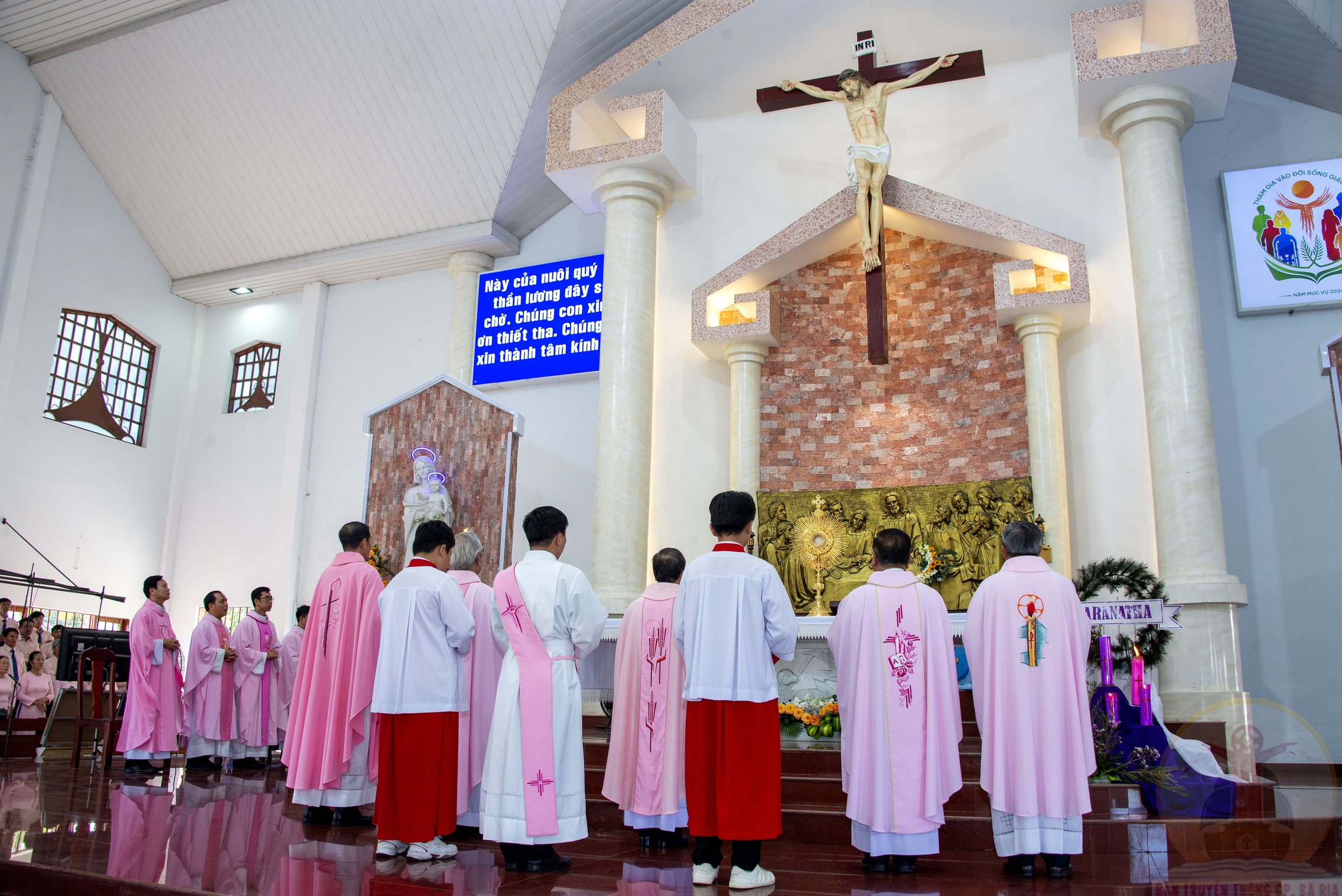 Gx. Long Tâm: Thánh lễ khai mạc ngày Chầu Thánh Thể thay Giáo phận- 17.12.2023
