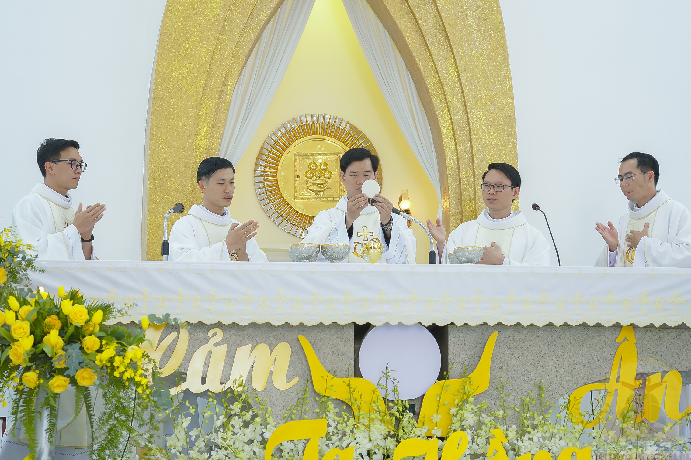 Gx. Kim Hải: Tân linh mục Phêrô Hoàng Anh Vũ dâng thánh lễ tạ ơn- Ngày 05.01.2024