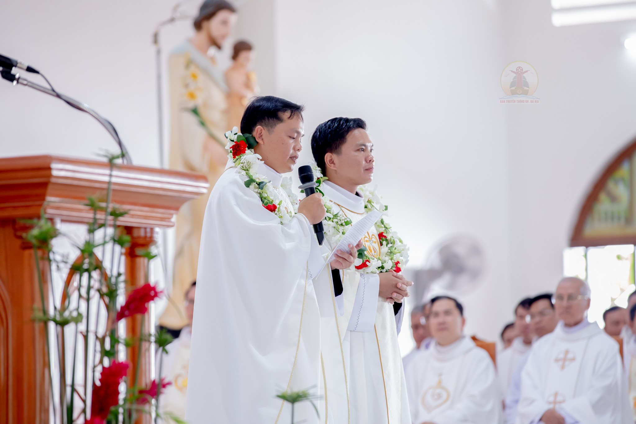 Gx. Hòa Thuận: Thánh lễ tạ ơn của hai Tân Linh mục Gioan B. Trần Bá Sang và Antôn Trần Xuân Tùng – Ngày 04.01.2023