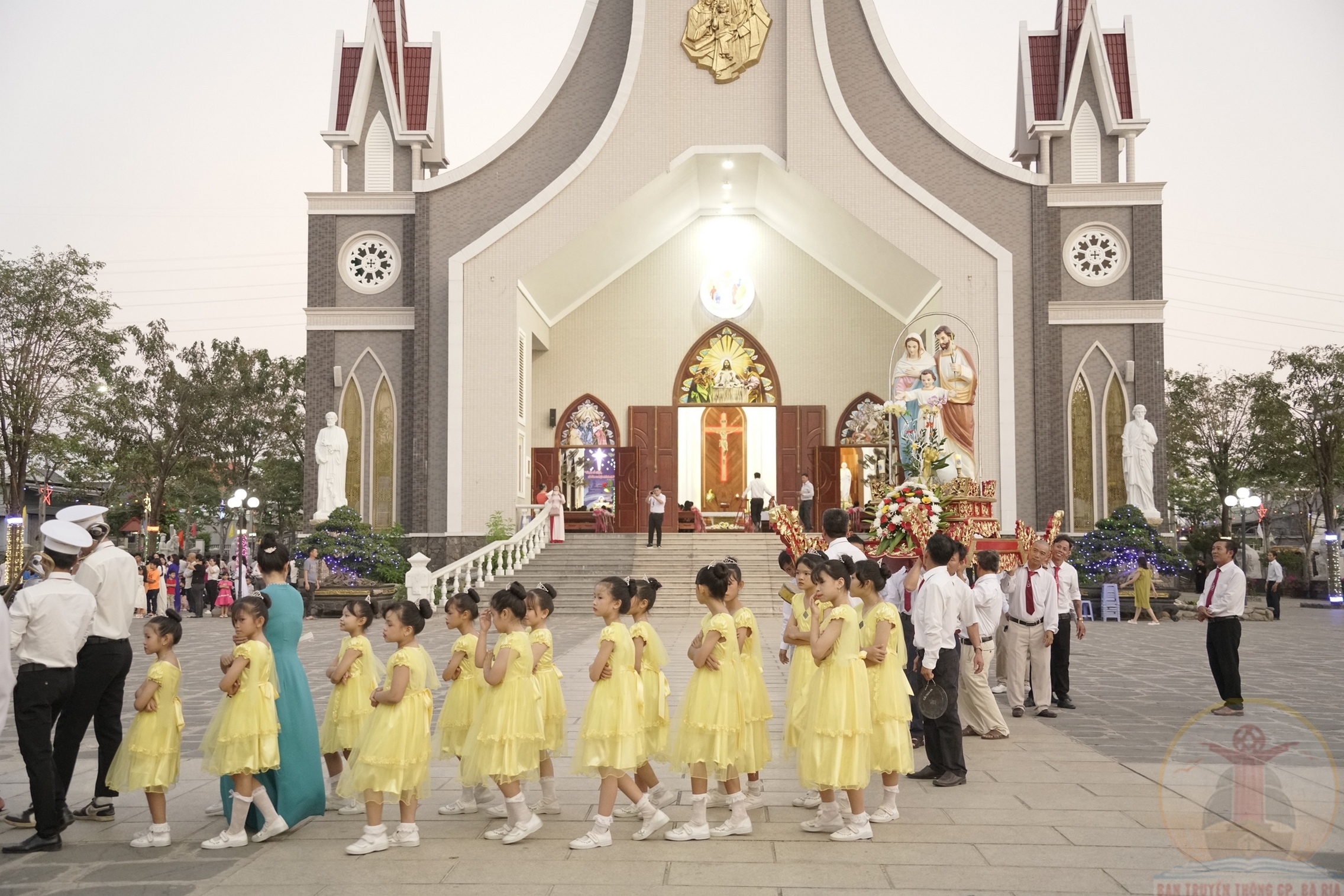 Gx. Đông Hải: Mừng lễ kính Thánh Gia Thất- Bổn mạng Giáo xứ- 31.12.2023