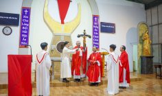 Giáo họ Biệt lập Tân Lâm: Đức cha Emmanuel cử hành nghi thức Suy tôn Thánh Giá- Ngày 29.3.2024