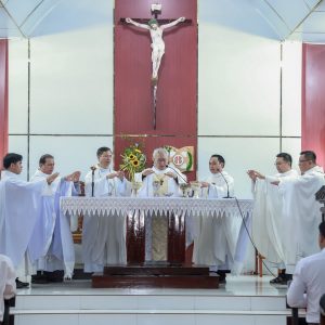 Giáo điểm Hòa Vinh: Đức Cha Emmanuel cử hành thánh lễ mừng Chúa Phục Sinh- Ngày 31.3.2024