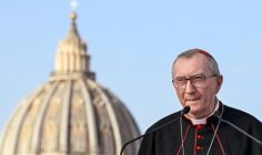 Đức Hồng y Parolin: Đối với Đức Thánh cha đàm phán không phải là đầu hàng