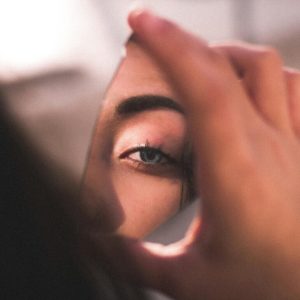 Sự phù phiếm làm thoái hoá chúng ta