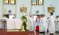 Gx. Chánh Tòa: Thánh lễ khai mạc ngày Chầu Thánh Thể thay Giáo phận – 14. 4. 2024