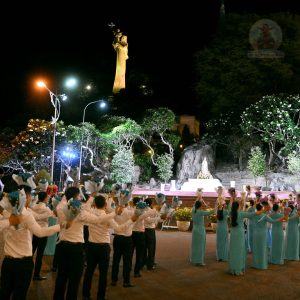 Đền Thánh Đức Mẹ Bãi Dâu: Dâng hoa tôn kính Mẹ Maria- Ngày 25.5.2024