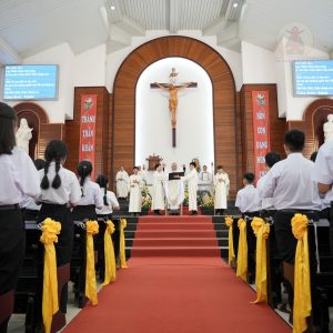 Gx. Hòa Hội: Thánh lễ Ban Bí tích Thêm Sức – Ngày 26.5.2024