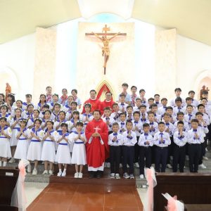 Gx. Lam Sơn: 63 em thiếu nhi rước lễ lần đầu- Ngày 19.5.2024