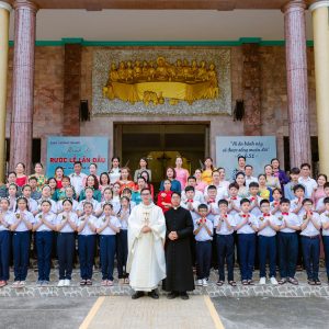 Gx. Thủy Giang: Thánh lễ ban Bí tích Thánh Thể lần đầu- Ngày 23.6.2024