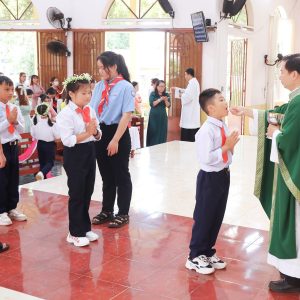 Gx. Văn Côi: 53 em thiếu nhi đón rước Thánh Thể Chúa lần đầu- Ngày 23.6.2024