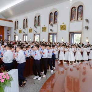 Gx. Chánh Tòa Bà Rịa: 208 em thiếu nhi rước Lễ lần đầu – Ngày 02.6.2024