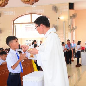 Gx. Hải Lâm: 389 em thiếu nhi Rước lễ lần đầu- Ngày 02.6.2024
