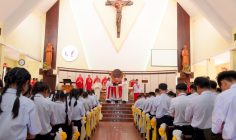 Gx. Hòa An: Đức Cha Emmanuel cử hành Thánh lễ ban Bí tích Thêm Sức-  Ngày 18.06.2024
