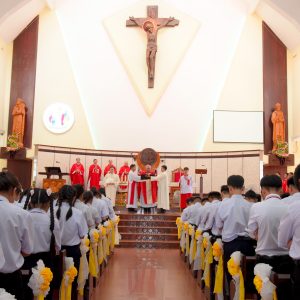 Gx. Hòa An: Đức Cha Emmanuel cử hành Thánh lễ ban Bí tích Thêm Sức-  Ngày 18.06.2024