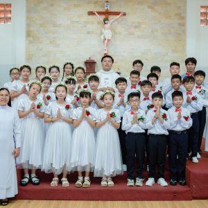 Gx. Long Tân: 27 em thiếu nhi Rước Lễ Lần Đầu- Ngày 09.6 2024
