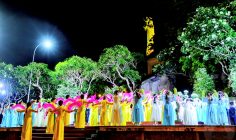 Đền Thánh Đức Mẹ Bãi Dâu:  Cử hành giờ dâng hoa- Bế mạc Tháng Hoa tôn kính Mẹ Maria