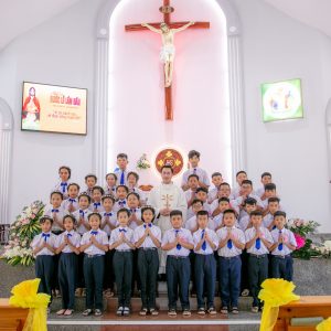 Gx. Hòa Tân: 35 em thiếu nhi rước lễ lần đầu- Ngày 02.6.2024