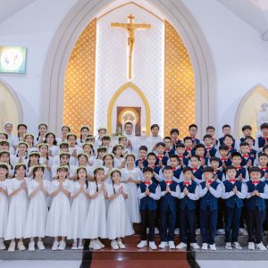 Gx. Long Toàn: 67 em thiếu nhi Rước lễ lần đầu - Ngày 16.6.2024