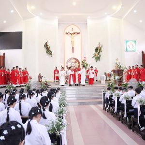 Gx. Ngọc Hà: 173 Em thiếu nhi lãnh nhận Bí tích Thêm Sức – Ngày 26.7.2024