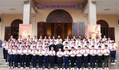 Gx. Phú Hà: Đức Cha Emmanuel ban Bí tích Thêm Sức cho 80 thiếu nhi– Ngày 14.7.2024
