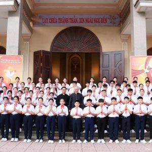 Gx. Phú Hà: Đức Cha Emmanuel ban Bí tích Thêm Sức cho 80 thiếu nhi– Ngày 14.7.2024