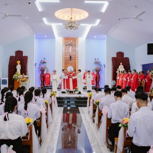Gx. Bình Ba: Đức Cha Emmanuel ban Bí tích Thêm Sức cho 41 thiếu nhi– Ngày 16.7.2024