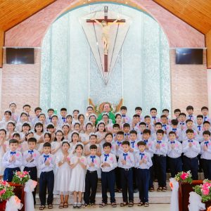 Gx. Phước Tân: 72 em thiếu nhi Rước lễ lần đầu - Ngày 07.7.2024