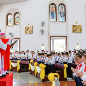 Gx. Chánh Tòa: Thánh lễ ban Bí tích Thêm Sức - Ngày 06.7.2024