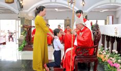Gx. Xuân Hà: Đức cha Emmanuel ban Bí tích Thêm sức cho 96 thiếu nhi- Ngày 10.7.2024