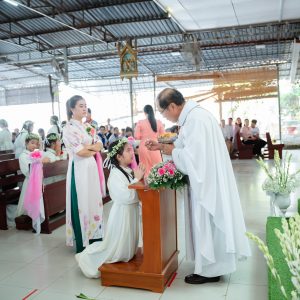 Giáo xứ Đất Đỏ: 28 thiếu nhi rước lễ lần đầu – Ngày 11.8.2024