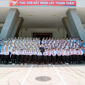 Gx. Vinh Châu: Đức Cha Emmanuel ban Bí tích Thêm Sức cho 183 em thiếu nhi-  Ngày 18.8.2024