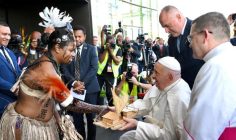 Đức Thánh Cha Phanxicô gặp chính quyền, xã hội dân sự Papua New Guinea và ngoại giao đoàn