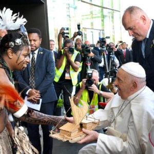 Đức Thánh Cha Phanxicô gặp chính quyền, xã hội dân sự Papua New Guinea và ngoại giao đoàn