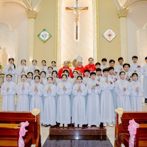 Gx. Đồng Tiến: Đức Cha Tôma ban Bí tích Thêm Sức cho 32 thiếu nhi- Ngày 22.9.2024