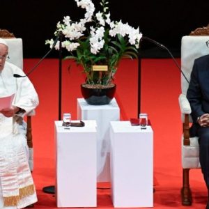 ĐTC Phanxicô gặp gỡ Chính quyền, đại diện xã hội dân sự Singapore