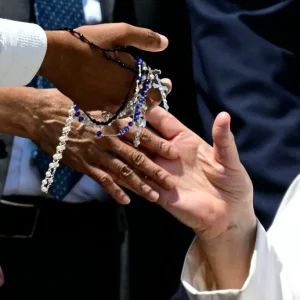 Tháng Mân Côi: lần chuỗi cùng Mẹ Maria