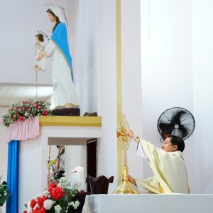 Gx. Văn Côi: Thánh lễ mừng kính Đức Mẹ Mân Côi- Bổn mạng Giáo xứ và Chầu lượt thay Giáo phận