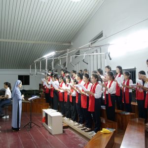 Gx. Chu Hải: Ca đoàn Thiếu nhi mừng lễ Bổn mạng kính Thánh Têrêsa Hài Đồng Giêsu
