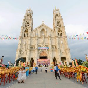 Gx. Phước Hưng  Mừng lễ trọng kính Các Thánh Nam Nữ – 01.11.2024